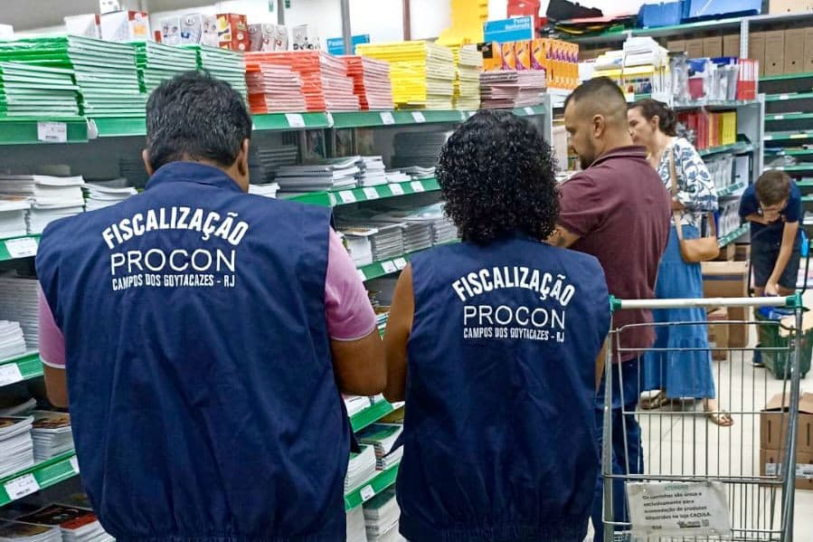 Procon Campos divulga pesquisa de preços de material escolar