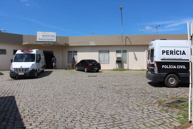Menino de 1 ano morre afogado em piscina em Campos