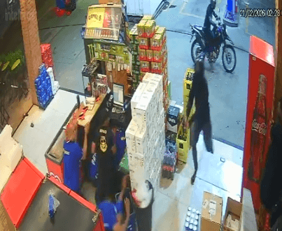 Homem é assassinado e dois ficam feridos em ataque a tiros em São Fidélis