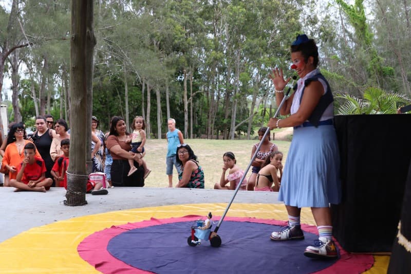 Espetáculo circense se apresenta neste domingo no Verão Kids 2026 em São João da Barra